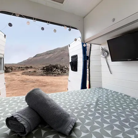 キャンプ場 Adventure Campingvan カレタ・デ・ファマラ