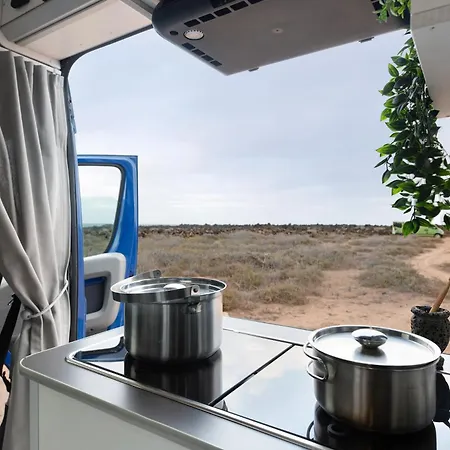 Adventure Campingvan カレタ・デ・ファマラ