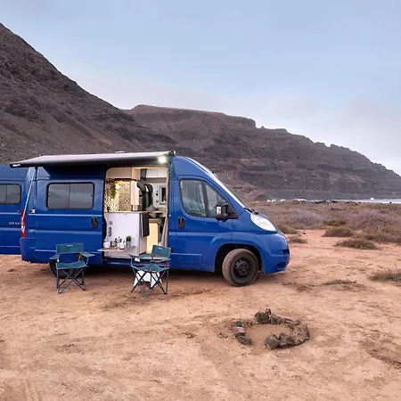 キャンプ場 Adventure Campingvan カレタ・デ・ファマラ