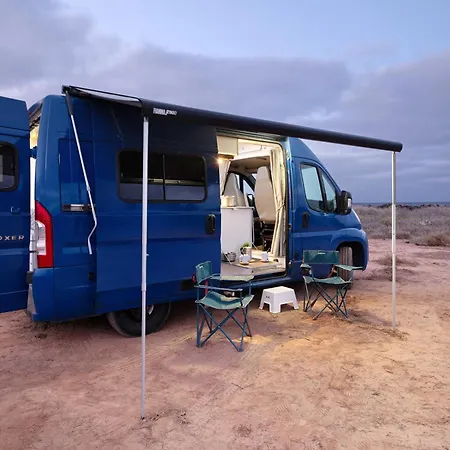 キャンプ場 Adventure Campingvan *